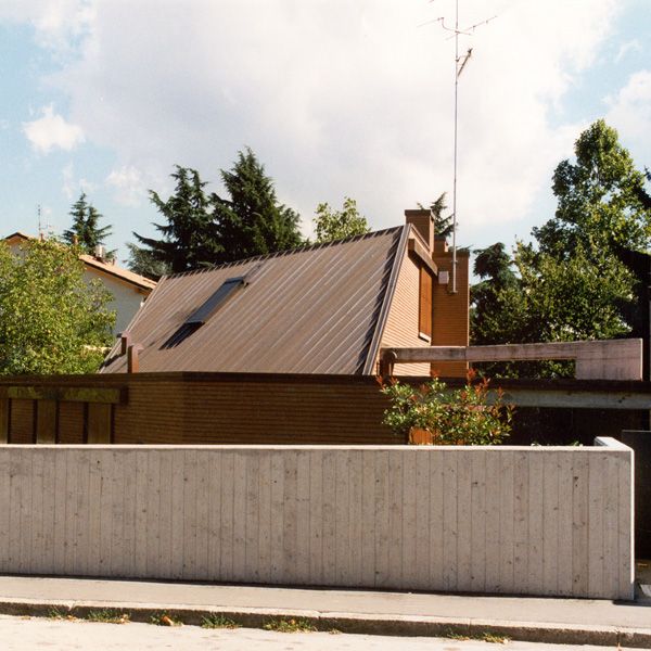 1993, l'edificio bifamiliare in via manzoni